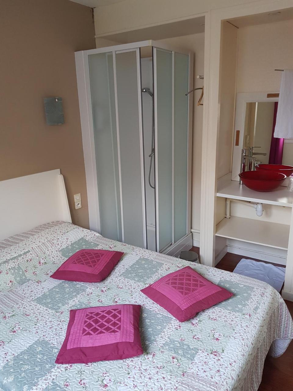 Hotel Des Voyageurs Mayenne Eksteriør bilde